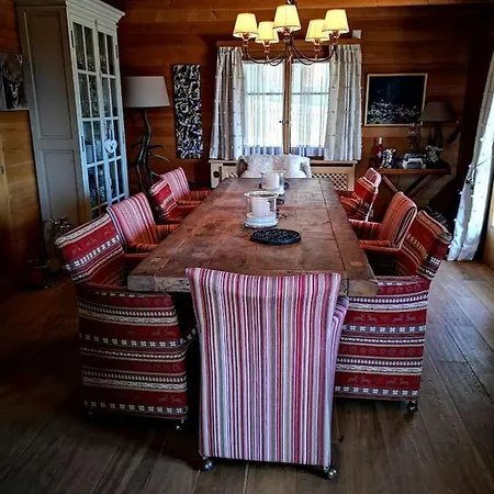 וילה Gorgeous And Spacious Chalet Near The Center *